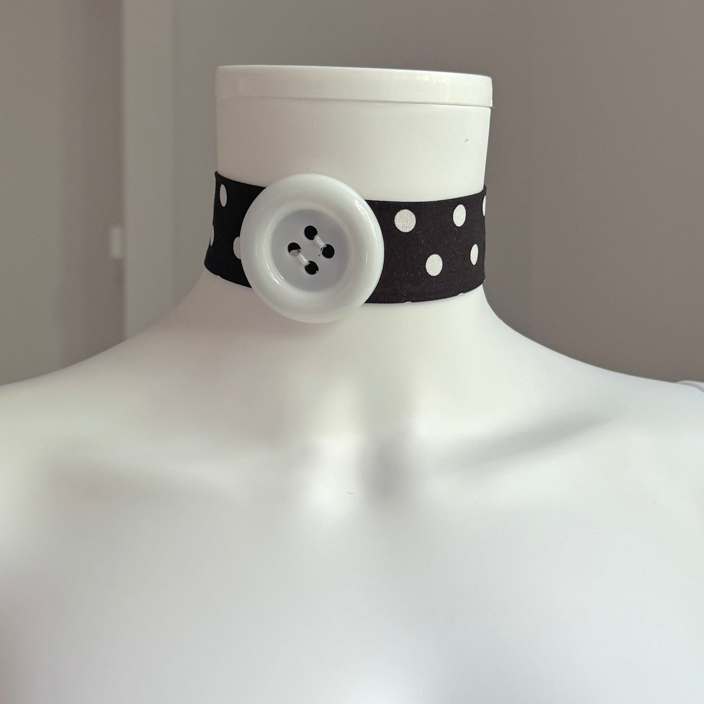 Button Choker | black