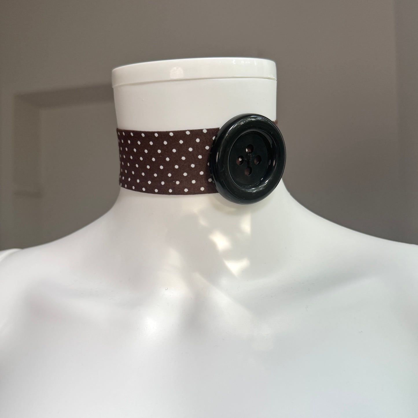 Button Choker | brown