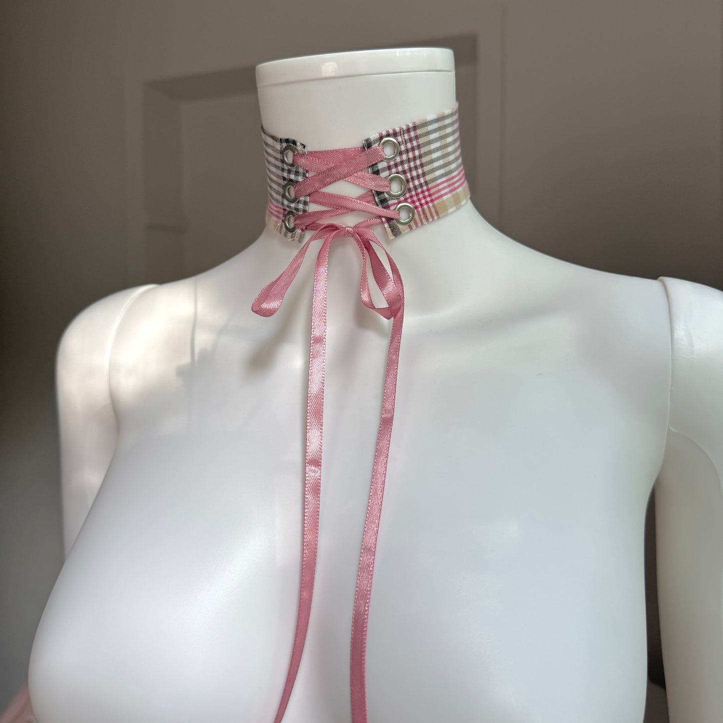 Plaid corset choker